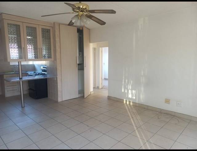 2 BEDROOM APARTMENT FOR SALE IN VANDERBIJLPARK SE 3